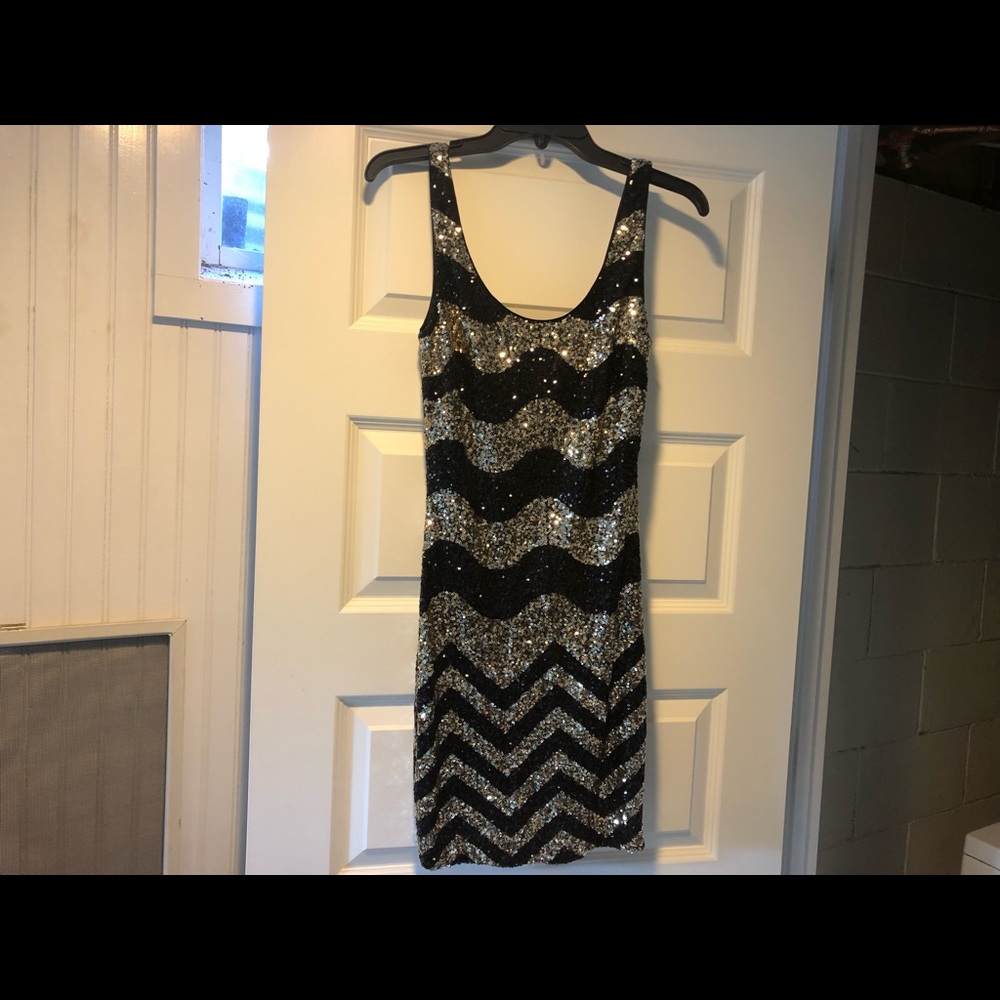 Size small Bebe gorgeous black and gold glitter dress!